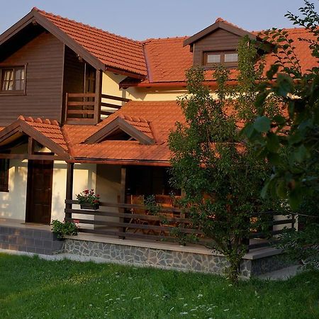 Casuta Cu Prieteni Cornu de Jos Chambre photo