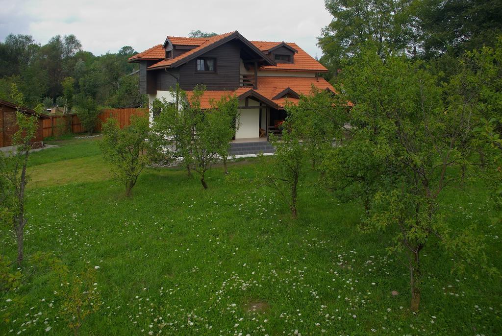 Casuta Cu Prieteni Cornu de Jos Chambre photo