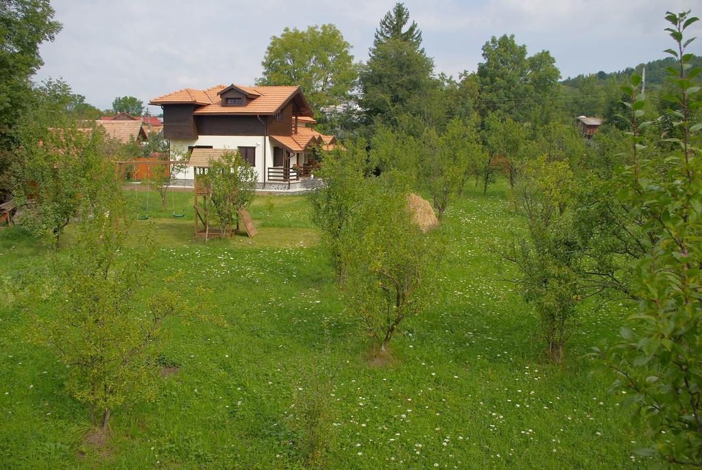 Casuta Cu Prieteni Cornu de Jos Chambre photo