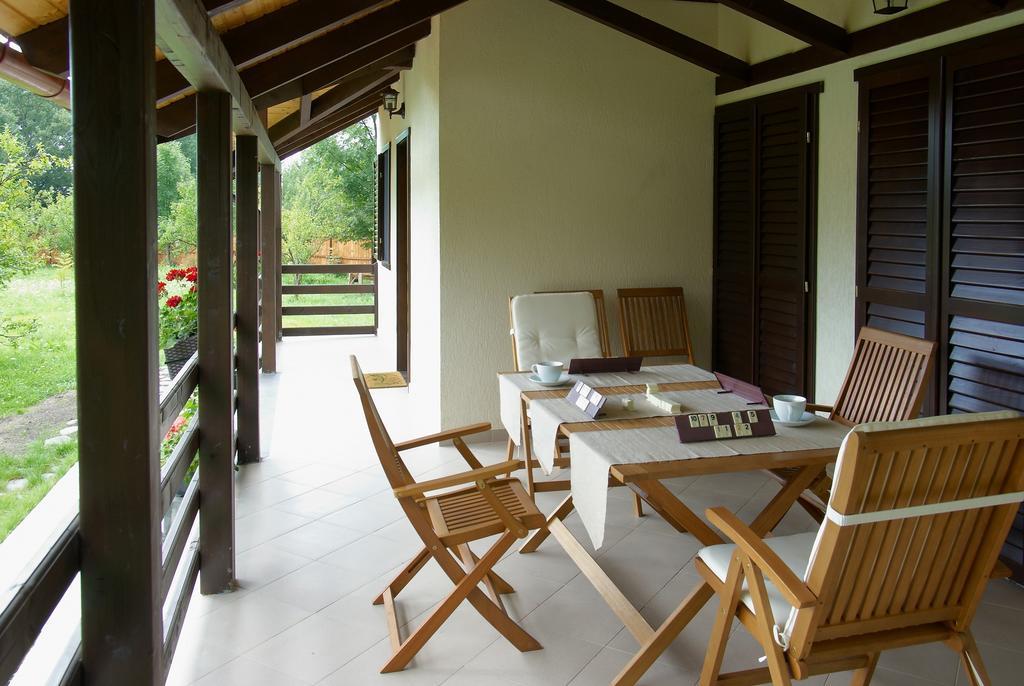 Casuta Cu Prieteni Cornu de Jos Chambre photo