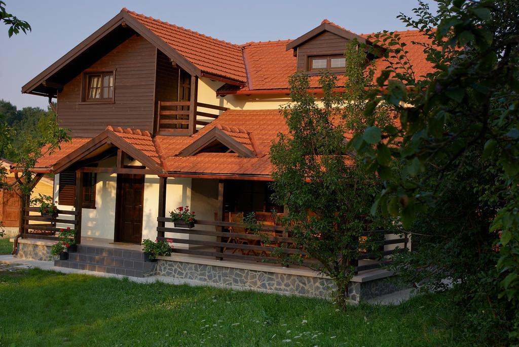 Casuta Cu Prieteni Cornu de Jos Chambre photo