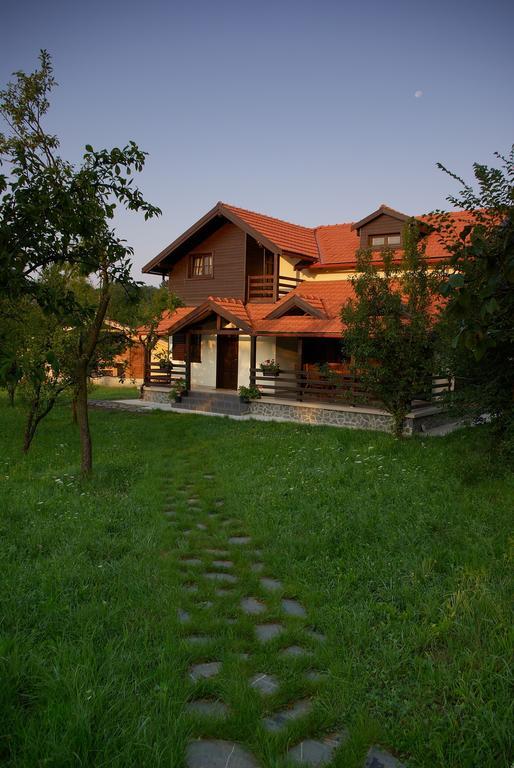 Casuta Cu Prieteni Cornu de Jos Chambre photo