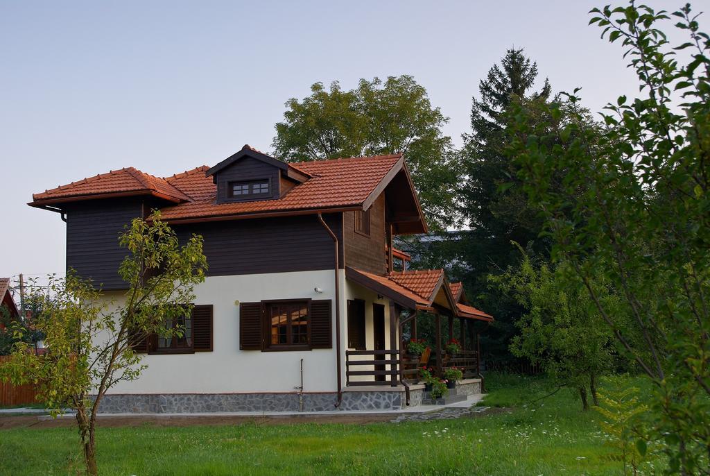 Casuta Cu Prieteni Cornu de Jos Chambre photo