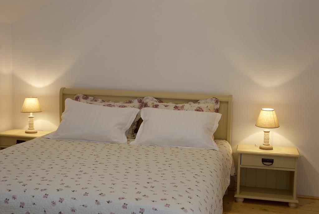 Casuta Cu Prieteni Cornu de Jos Chambre photo