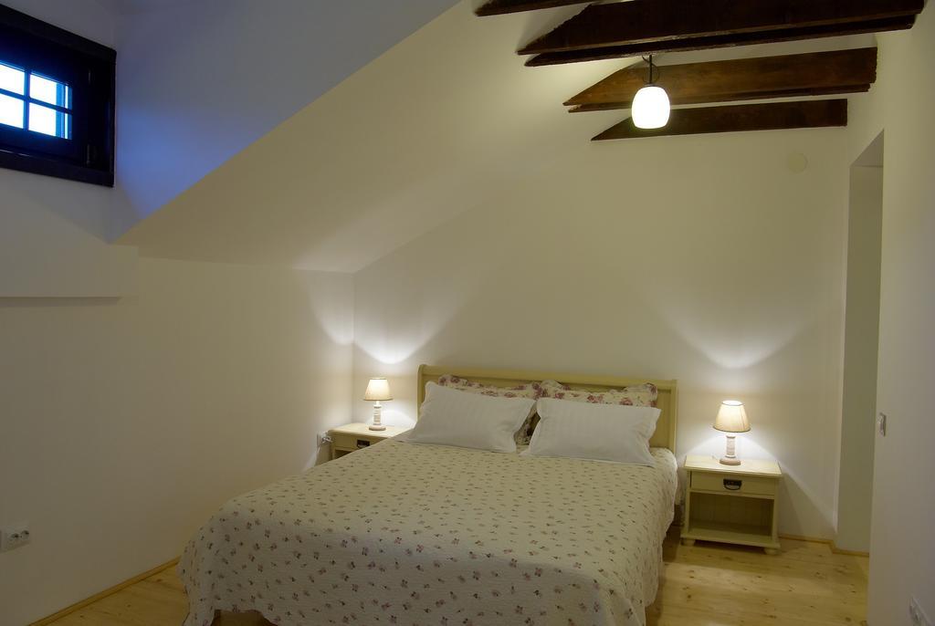 Casuta Cu Prieteni Cornu de Jos Chambre photo