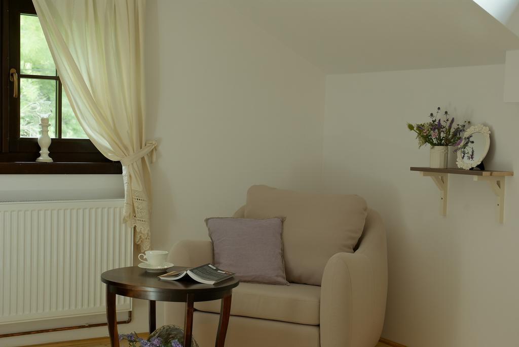 Casuta Cu Prieteni Cornu de Jos Chambre photo