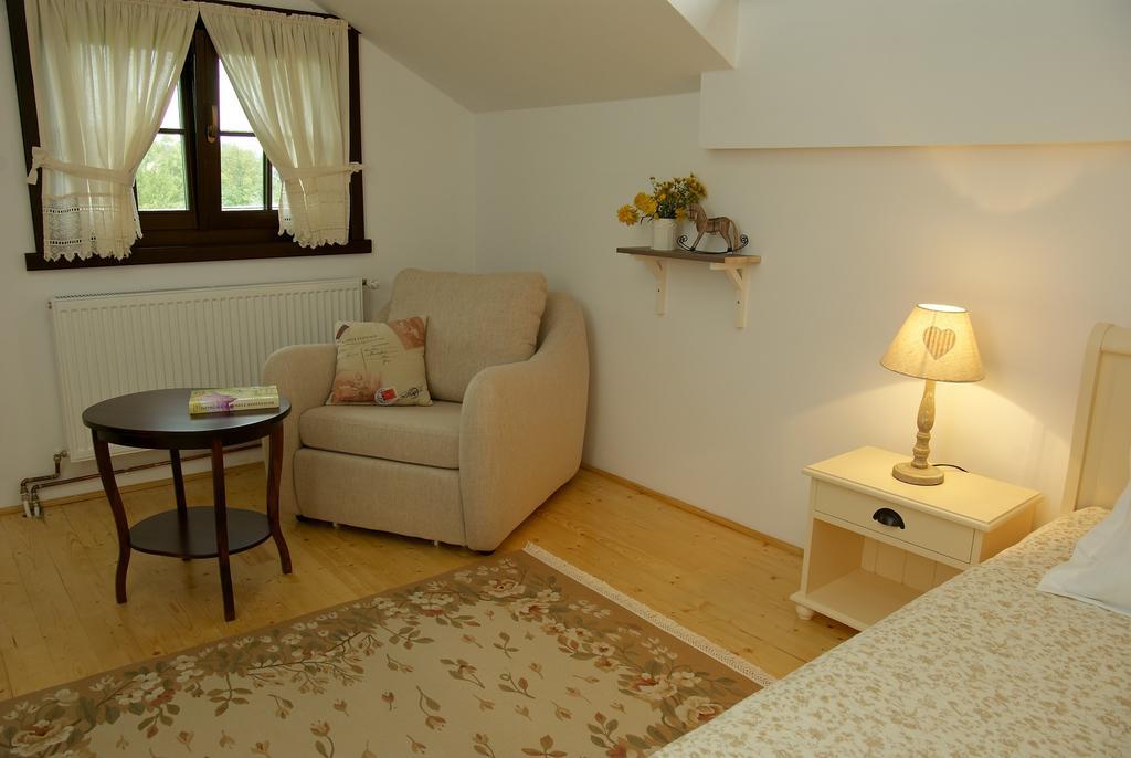 Casuta Cu Prieteni Cornu de Jos Chambre photo