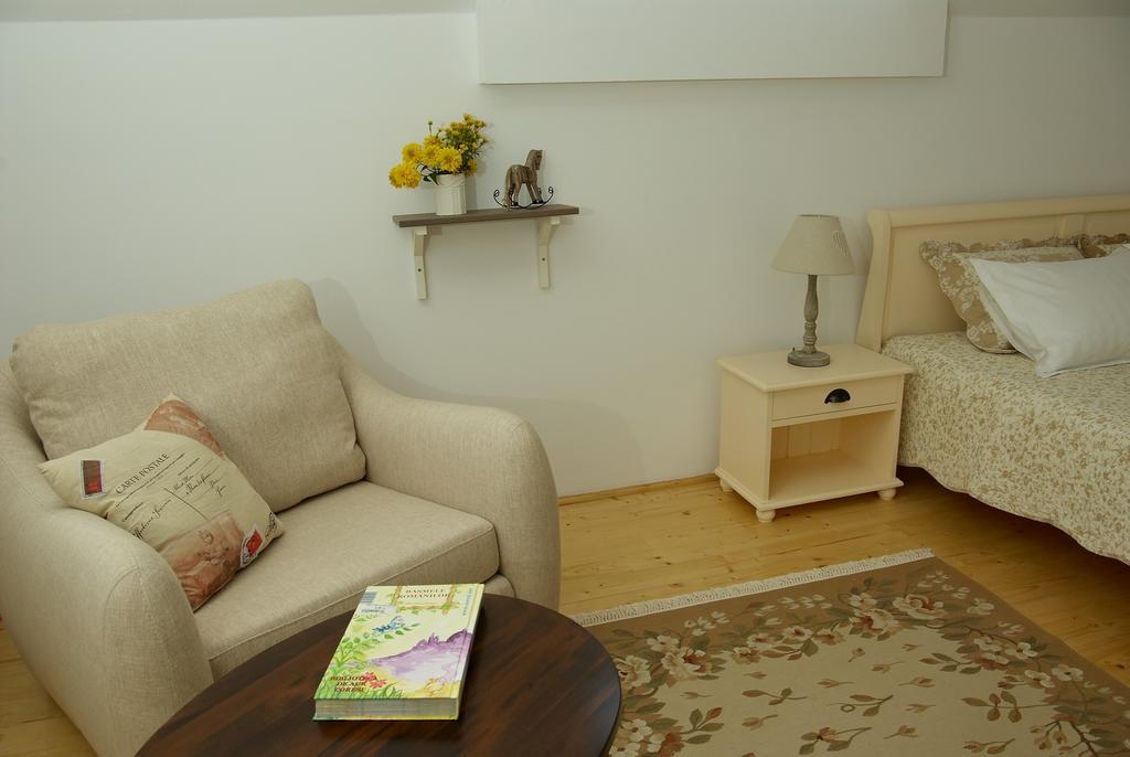 Casuta Cu Prieteni Cornu de Jos Chambre photo