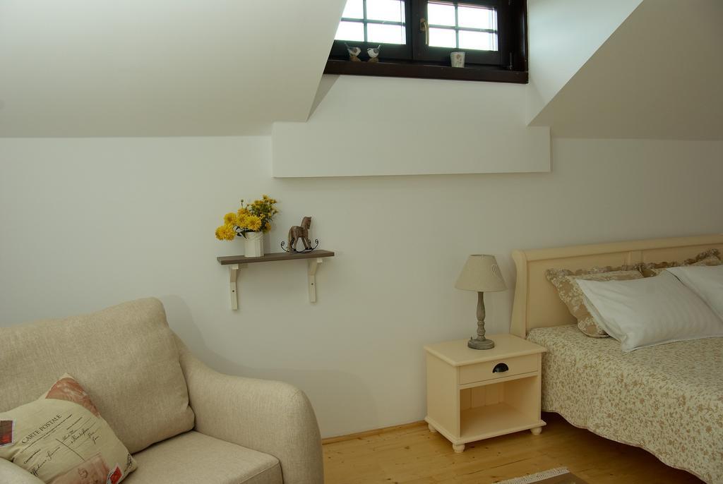 Casuta Cu Prieteni Cornu de Jos Chambre photo