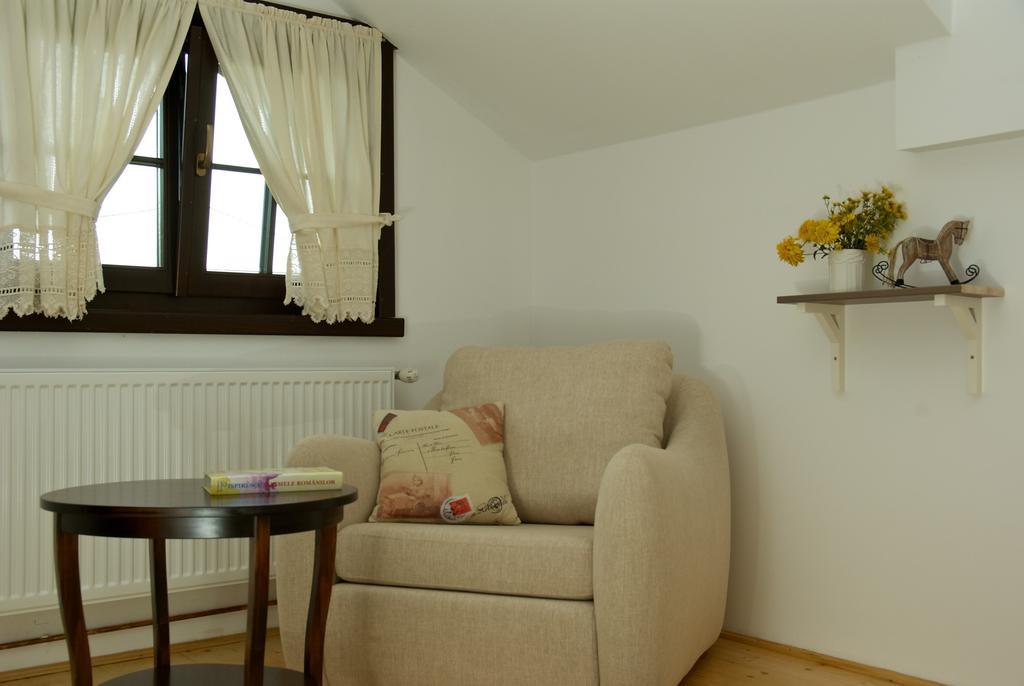 Casuta Cu Prieteni Cornu de Jos Chambre photo