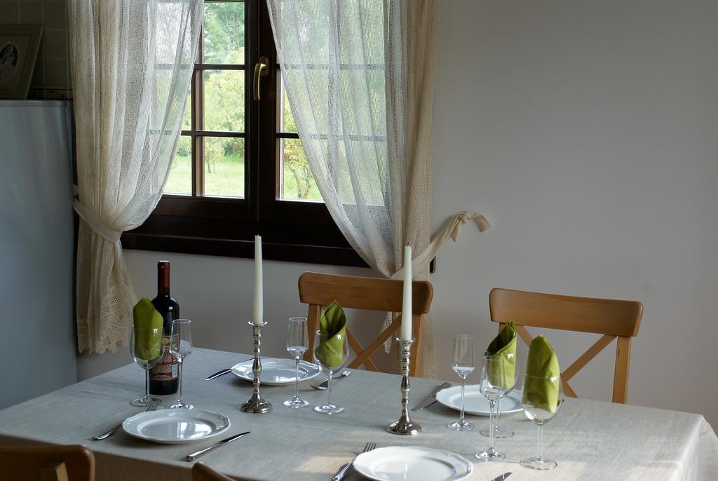 Casuta Cu Prieteni Cornu de Jos Chambre photo