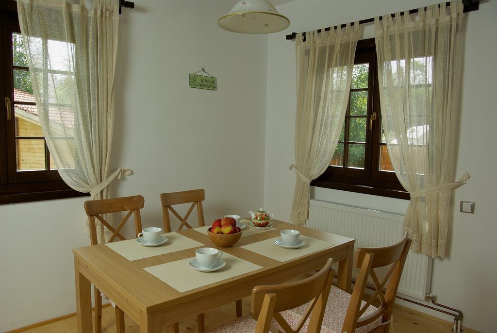 Casuta Cu Prieteni Cornu de Jos Chambre photo