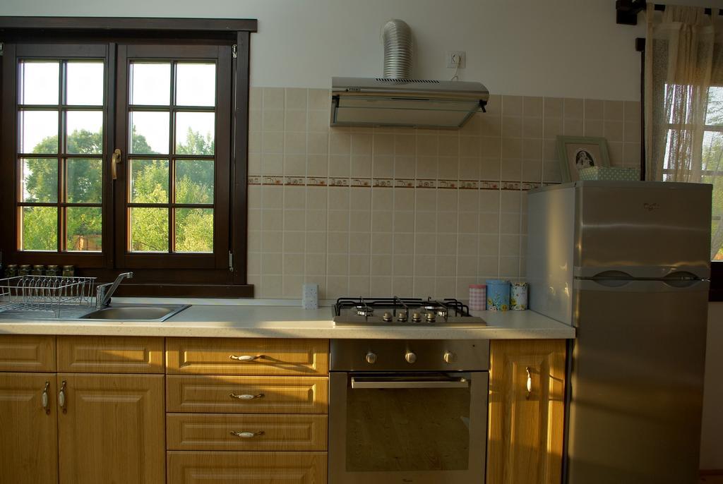 Casuta Cu Prieteni Cornu de Jos Chambre photo