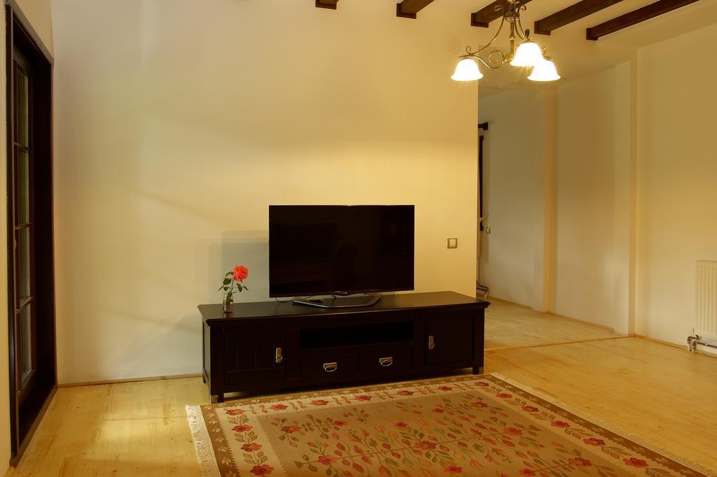 Casuta Cu Prieteni Cornu de Jos Chambre photo