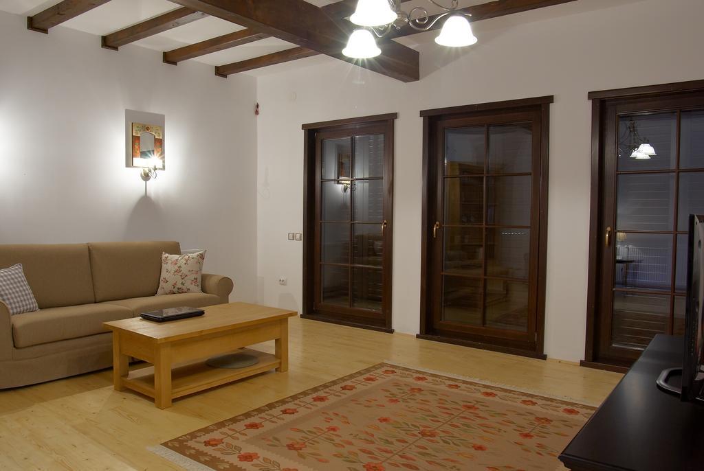 Casuta Cu Prieteni Cornu de Jos Chambre photo