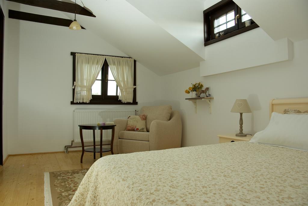 Casuta Cu Prieteni Cornu de Jos Chambre photo